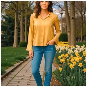 Lafayette 148 Women’s Blouse w/ Bell Sleeves. Peach. Medium